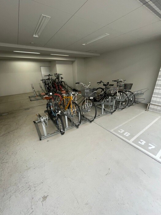 物件外観写真2　(駐輪場)