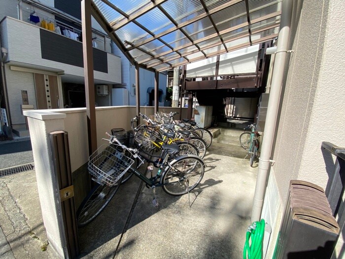 物件外観写真2　(駐輪場)