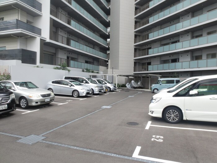物件外観写真3　(駐車場)