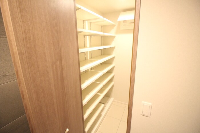 物件内観写真12　(収納)