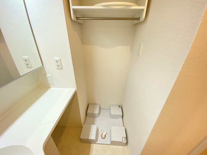 物件内観写真14　(洗濯機置場)