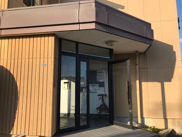 物件外観写真4　(エントランス部分)