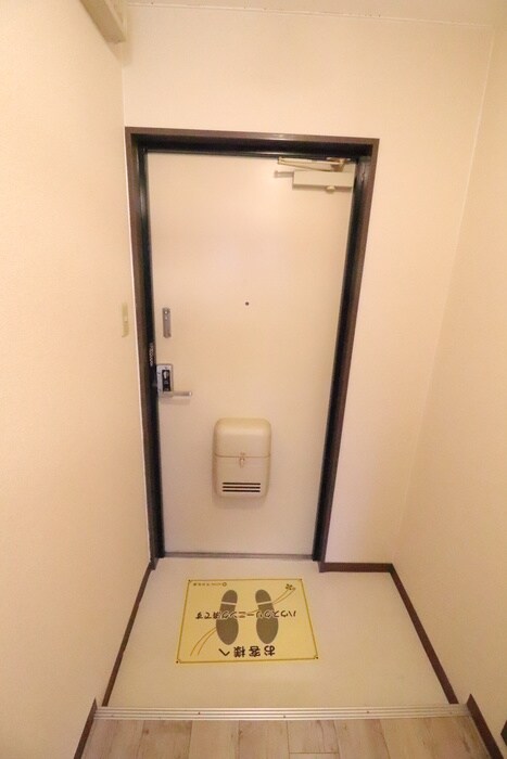 物件内観写真13　(玄関)