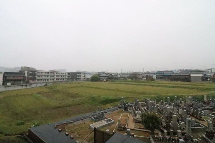 物件内観写真14　(室内からの展望)