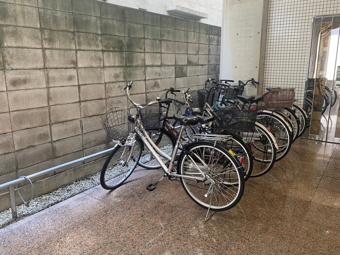 物件外観写真2　(駐輪場)