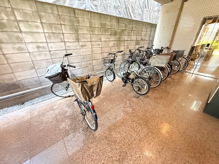 物件外観写真3　(駐輪場)