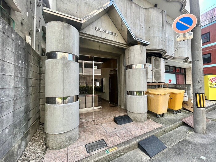 物件外観写真5　(エントランス部分)