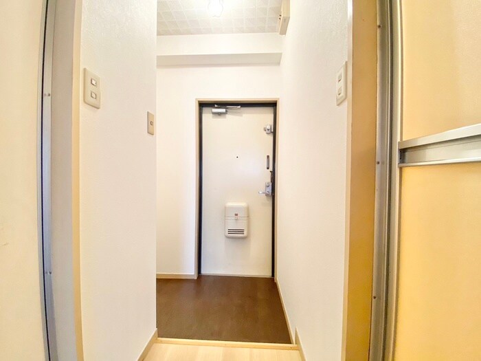 物件内観写真13　(玄関)