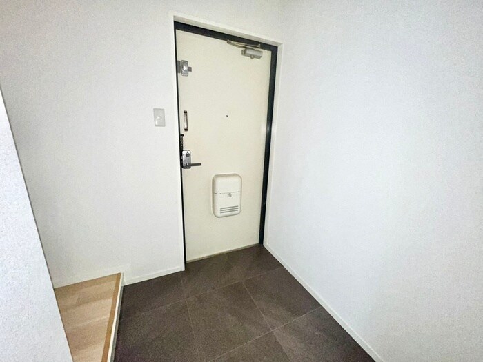 物件内観写真13　(玄関)