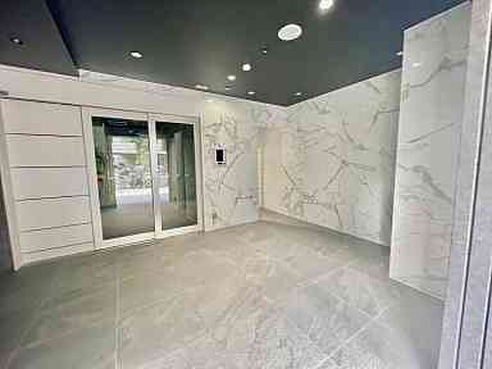 物件外観写真3　(エントランス部分)