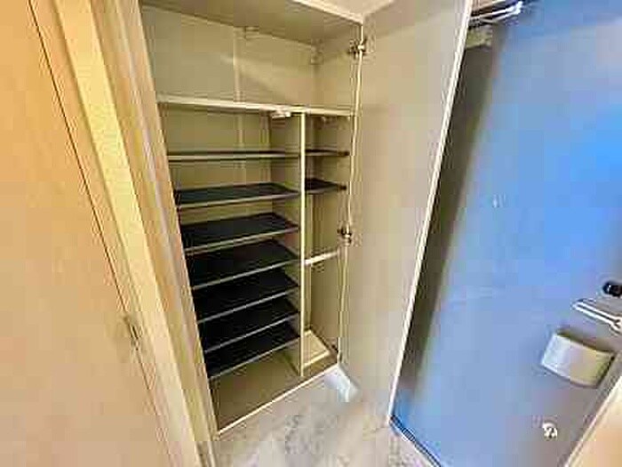 物件内観写真17　(靴箱)