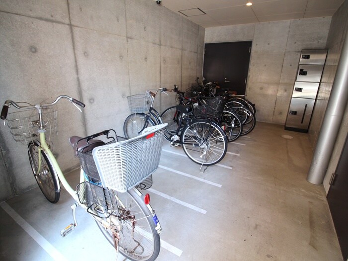 物件外観写真4　(駐輪場)