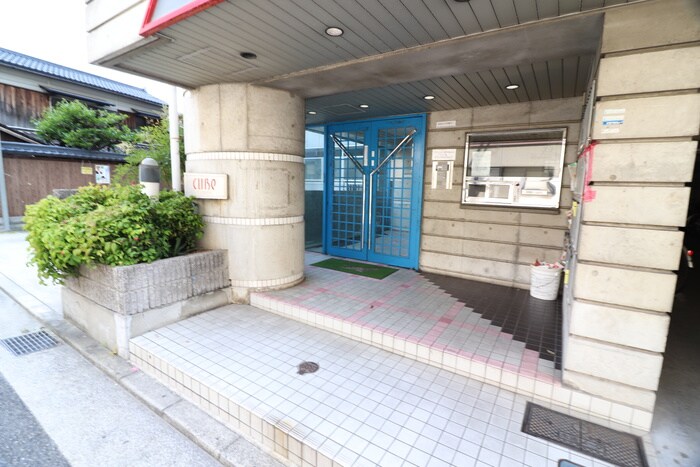 物件外観写真4　(エントランス部分)