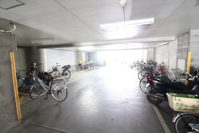 物件外観写真5　(駐輪場)