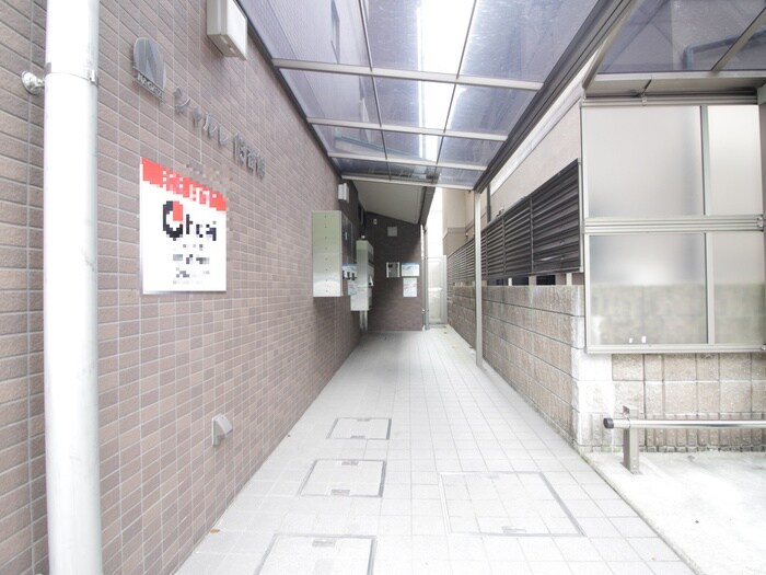 物件外観写真2　(エントランス部分)