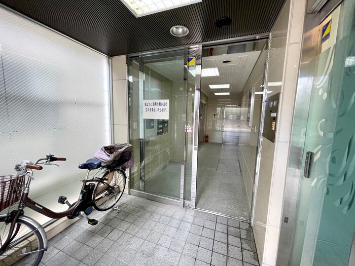 物件外観写真4　(エントランス部分)