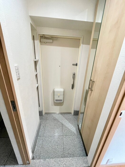 物件内観写真18　(玄関)