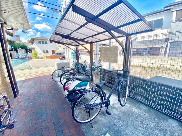 物件外観写真3　(駐輪場)