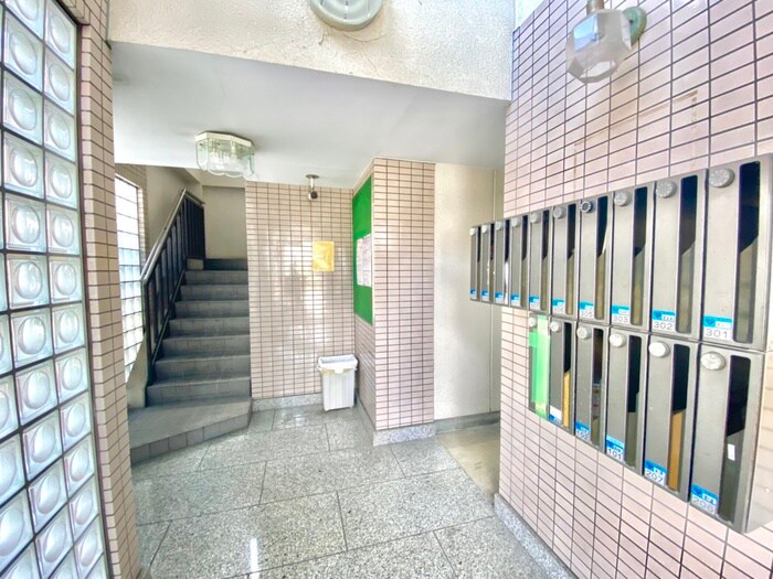 物件外観写真5　(エントランス部分)