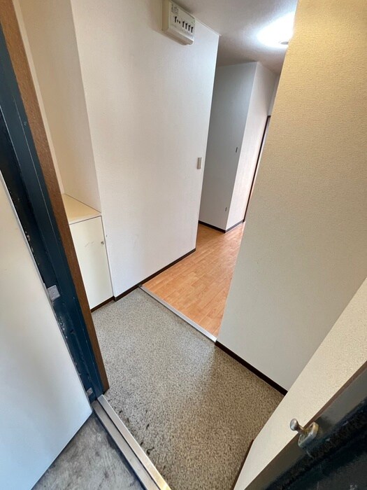 物件内観写真16　(玄関)