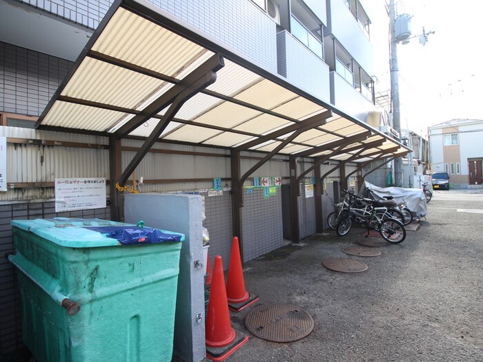 物件外観写真3　(駐輪場)