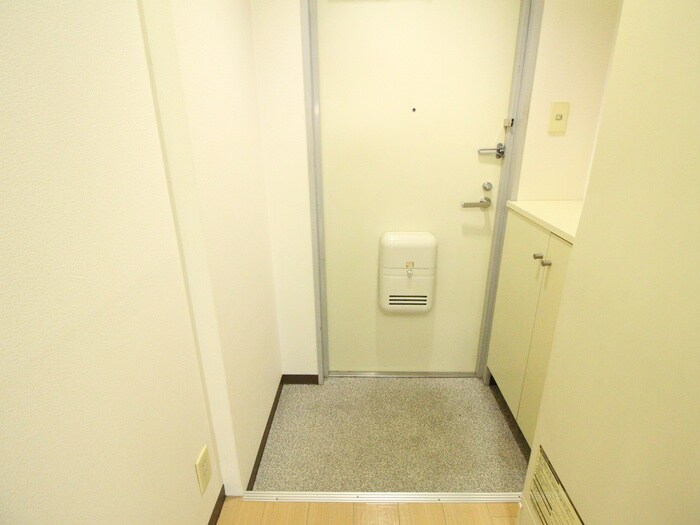 物件内観写真13　(玄関)