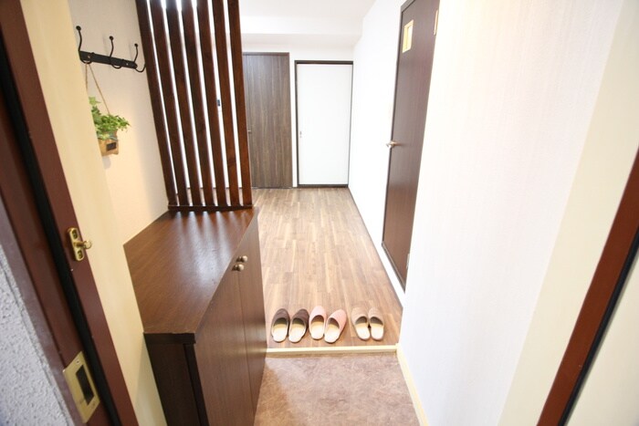 物件内観写真14　(玄関)