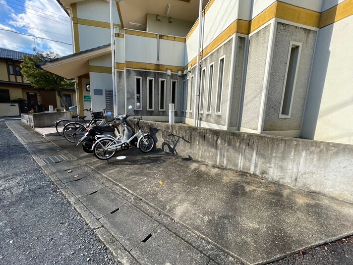 物件外観写真5　(駐輪場)