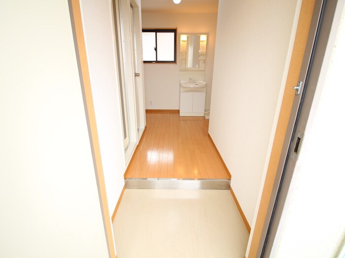 物件内観写真15　(玄関)