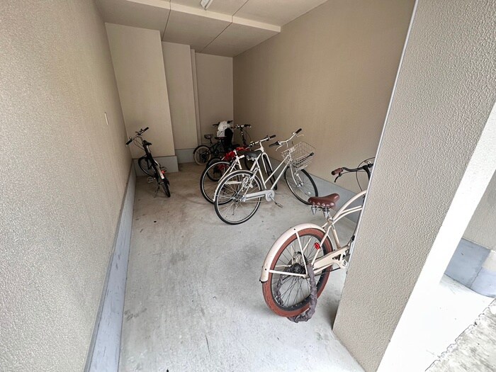 物件外観写真2　(駐輪場)