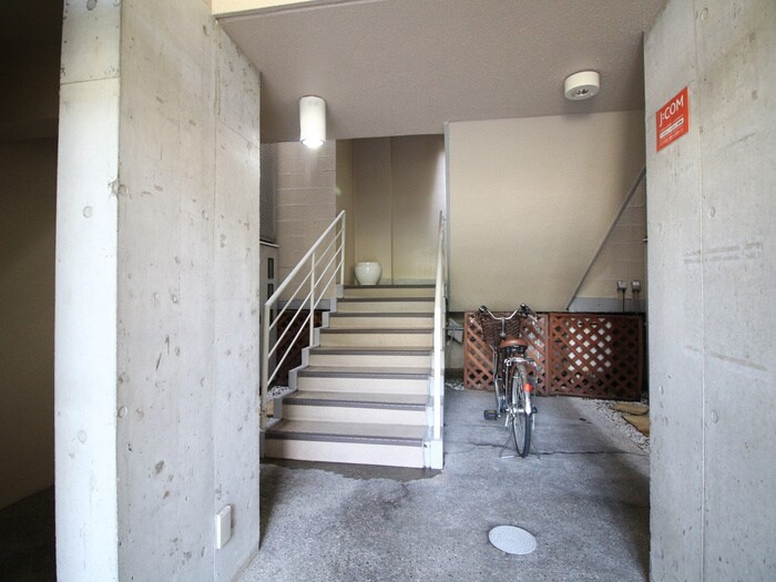 物件外観写真4　(エントランス部分)