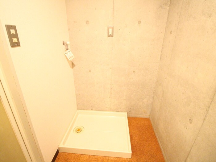 物件内観写真16　(洗濯機置場)