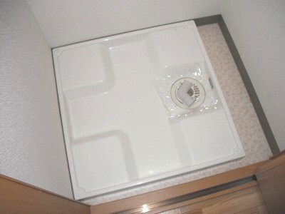 物件内観写真11　(洗濯機置場)