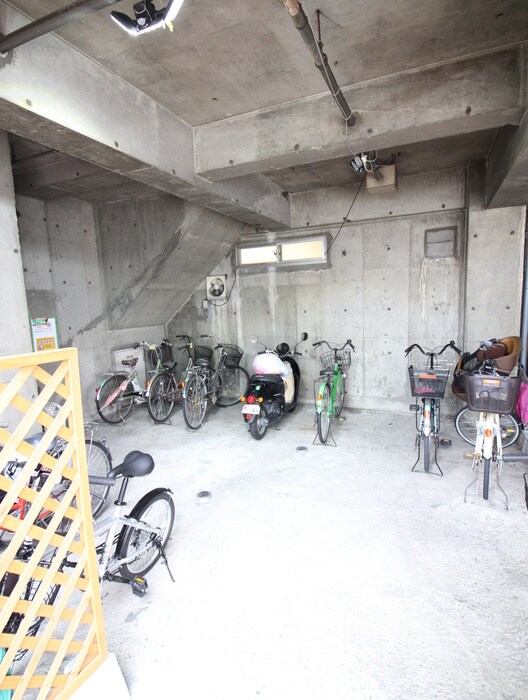 物件外観写真3　(駐輪場)