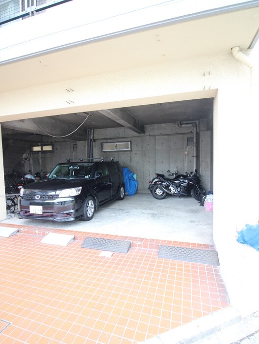 物件外観写真4　(駐車場)