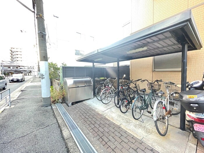 物件外観写真4　(駐輪場)