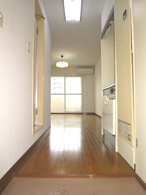 物件内観写真16　(玄関)