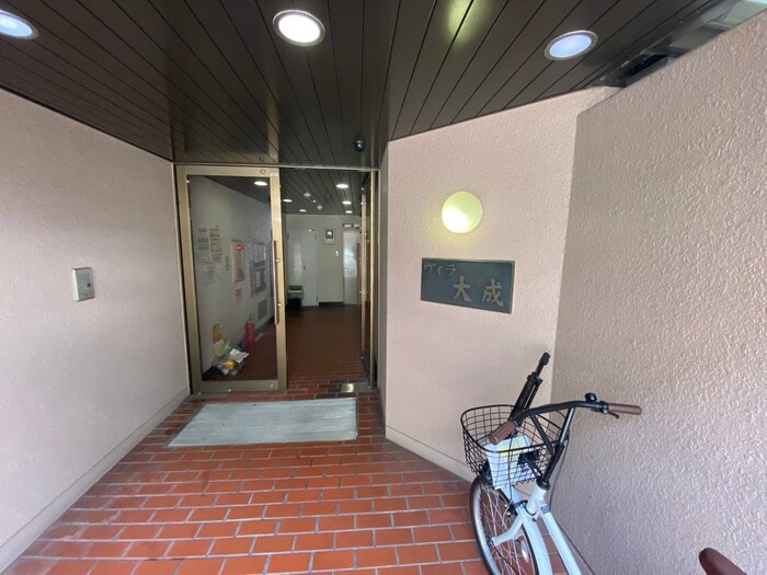 物件外観写真5　(エントランス部分)