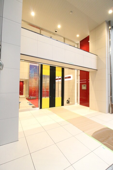 物件外観写真3　(エントランス部分)