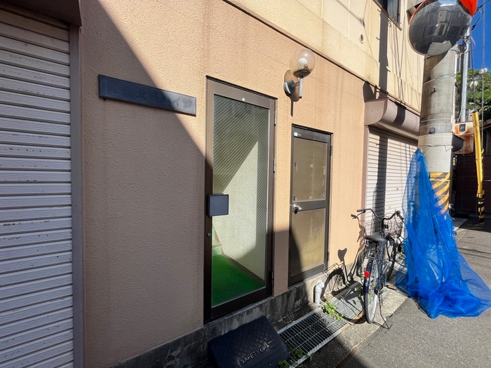 物件外観写真5　(エントランス部分)