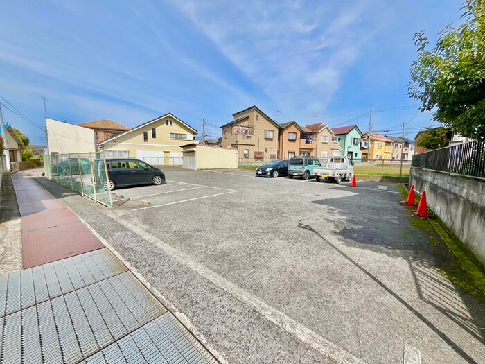 物件外観写真4　(駐車場)