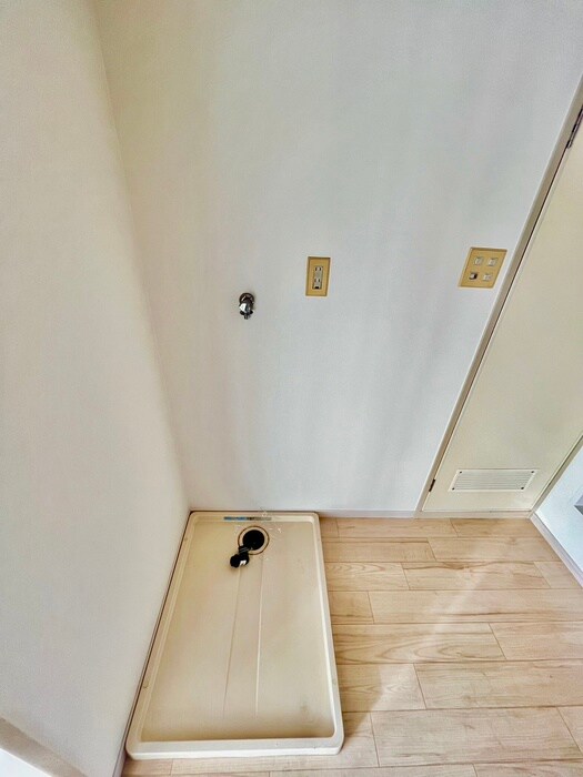 物件内観写真16　(洗濯機置場)