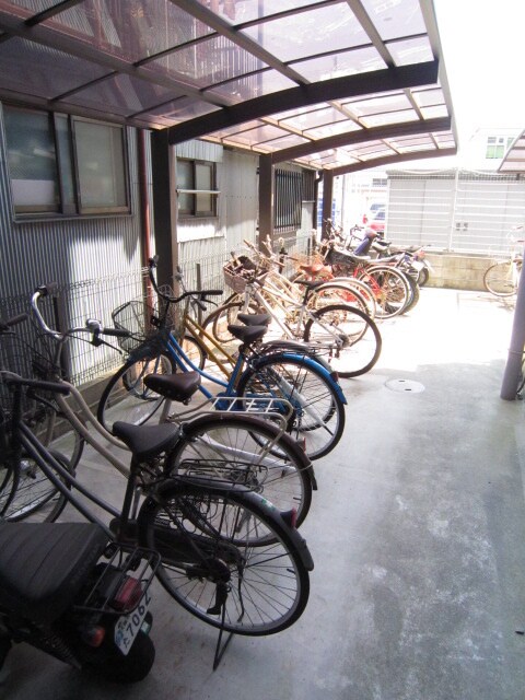 物件外観写真3　(駐輪場)