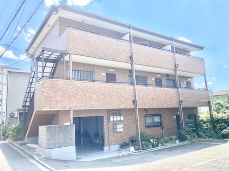 プラムハイツ３号棟外観写真