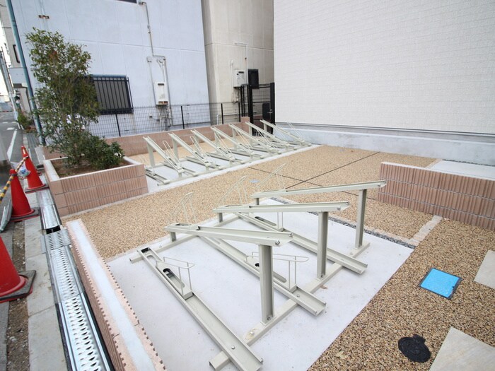 物件外観写真2　(駐輪場)