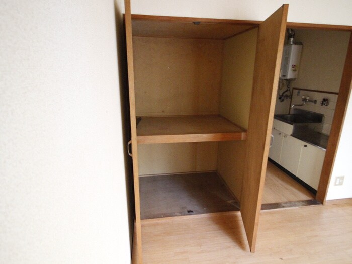 物件内観写真4　(収納)