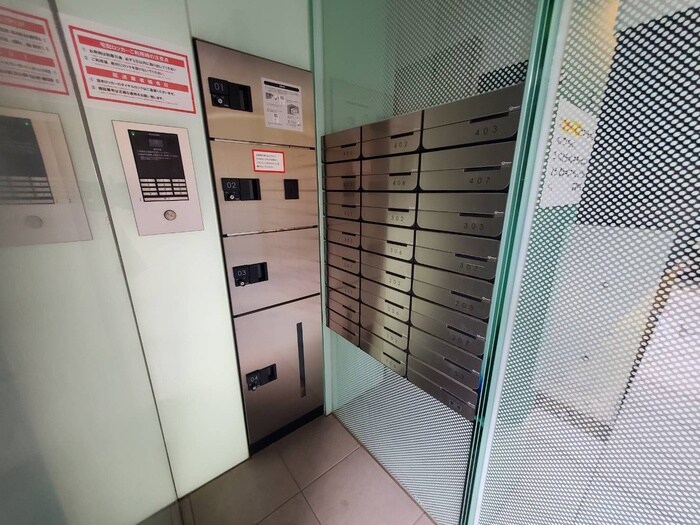 物件外観写真4　(エントランス部分)