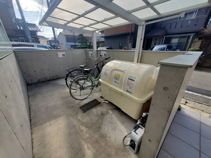 物件外観写真5　(駐輪場)