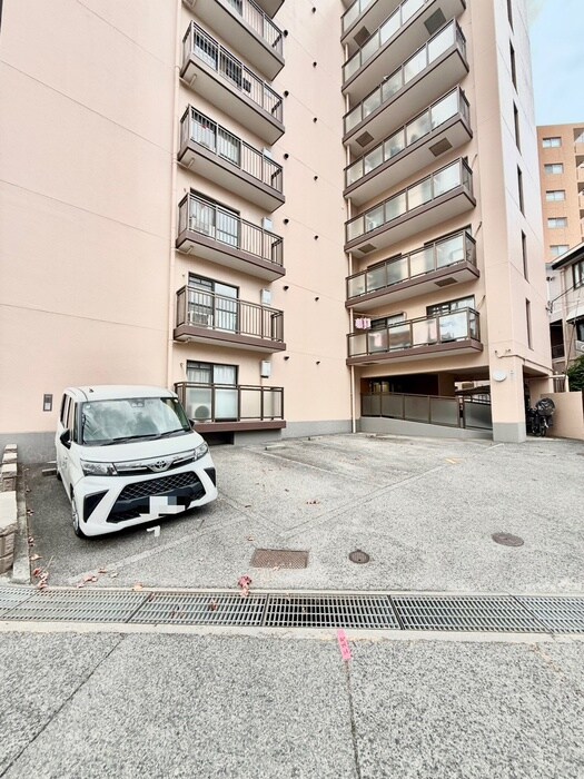 物件外観写真4　(駐車場)