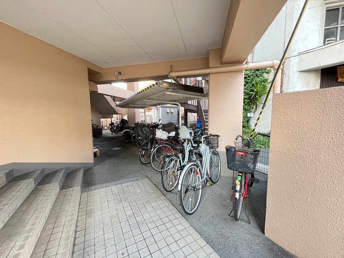 物件外観写真6　(駐輪場)